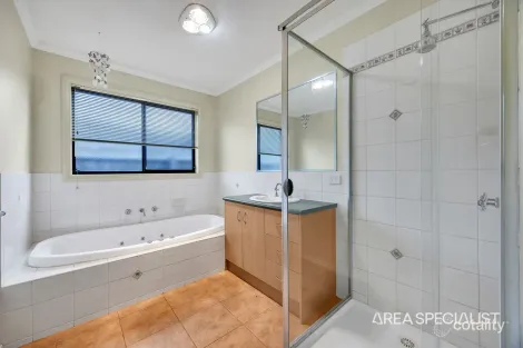 Property photo of 46 Streeton Close Corio VIC 3214
