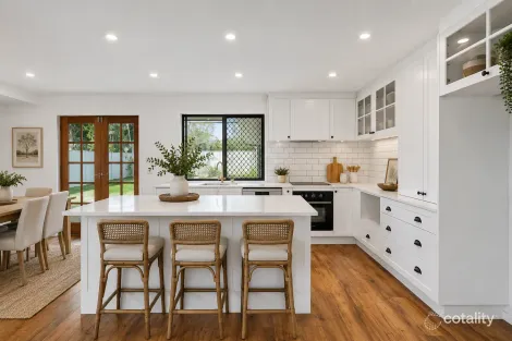 92 Mountain View Ave, Burleigh Waters, QLD 4220