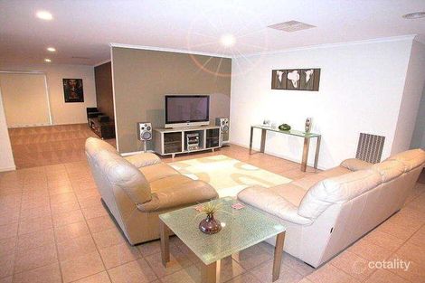 Property photo of 17 Tuscorora Green Craigieburn VIC 3064