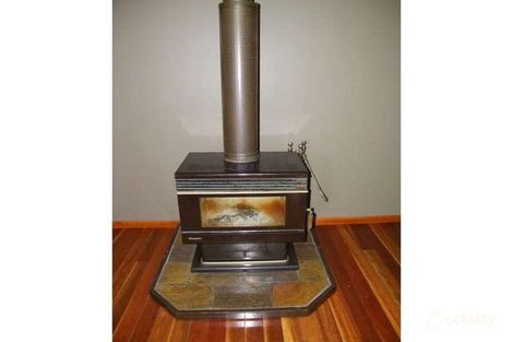 Property photo of 96 Robertson Road Eastern Heights QLD 4305