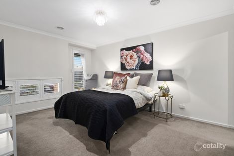 Property photo of 27 Elmsford Crescent Cranbourne West VIC 3977