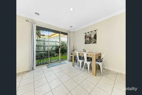 Property photo of 10 Kimbarra Drive Berwick VIC 3806