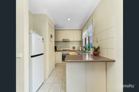 Property photo of 10 Kimbarra Drive Berwick VIC 3806
