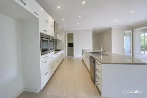 40 Fongeo Dr, Point Cook, VIC 3030