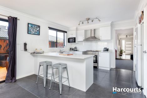 Property photo of 8 Carambola Place Berwick VIC 3806