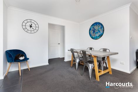 Property photo of 8 Carambola Place Berwick VIC 3806