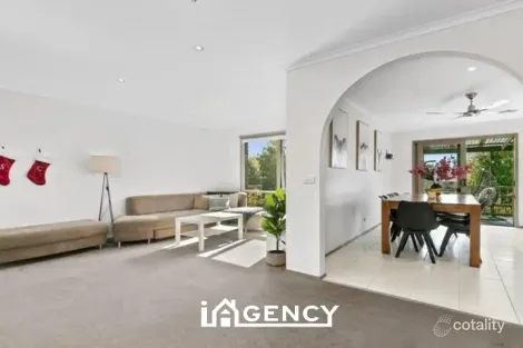 Property photo of 43 Mildura Crescent Endeavour Hills VIC 3802