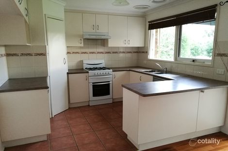 Property photo of 3 Wyuna Walk Mooroolbark VIC 3138