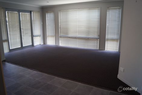 Property photo of 16 Mayfair Drive Emerald QLD 4720