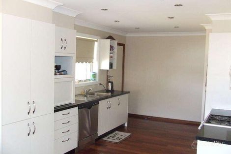 Property photo of 10 Cooinbil Crescent Kooringal NSW 2650
