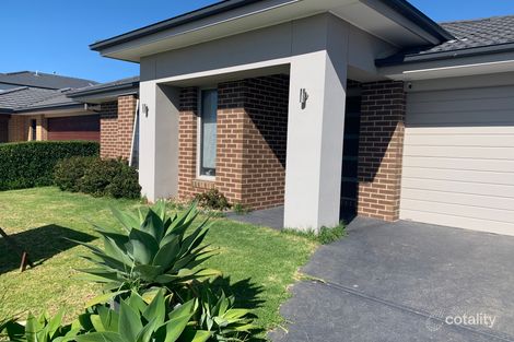 Property photo of 10 Statham View Cranbourne West VIC 3977