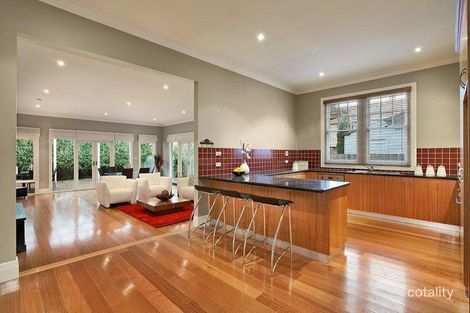 Property photo of 582 Centre Road Bentleigh VIC 3204