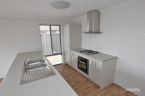 Property photo of 40 Bottlenose Circuit Waikiki WA 6169
