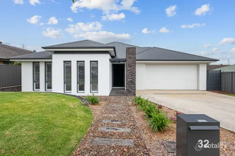 Property photo of 32 Discovery Drive Fletcher NSW 2287