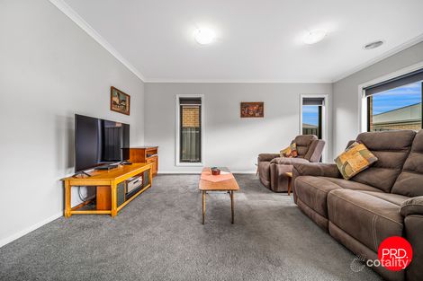 Property photo of 13 Friswell Avenue Flora Hill VIC 3550