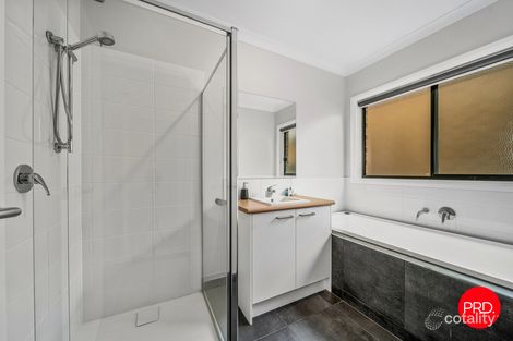 Property photo of 13 Friswell Avenue Flora Hill VIC 3550