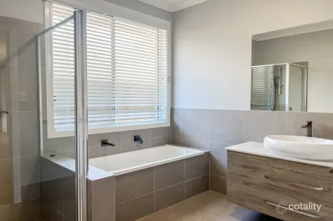 Property photo of 48 Pintail Circuit Deebing Heights QLD 4306