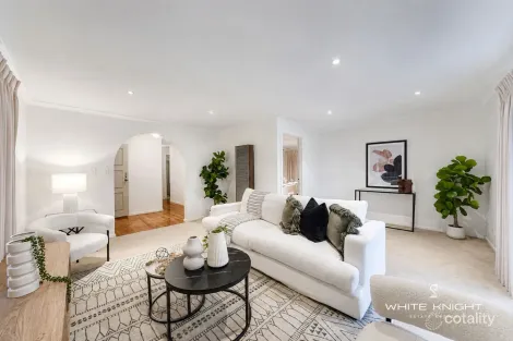 Property photo of 8 Warrington Crescent Deer Park VIC 3023