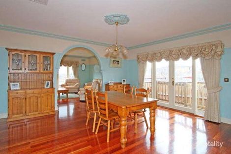 Property photo of 2 Earl Grove Craigieburn VIC 3064