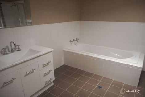 Property photo of 2/18 Farmgate Row East Branxton NSW 2335