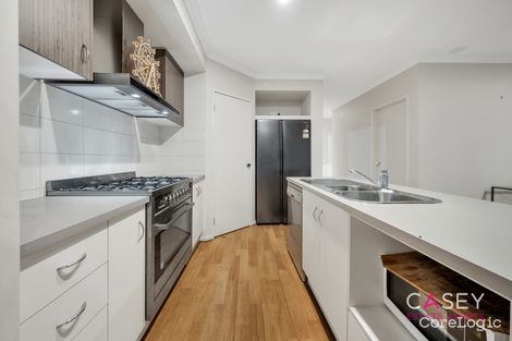 Property photo of 4 Stonebank Grove Cranbourne East VIC 3977