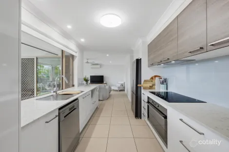 Property photo of 8 Holterman Court Mudgeeraba QLD 4213