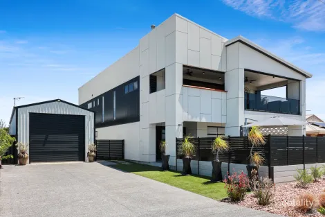 Property photo of 45 Captain Sturt Parade Hindmarsh Island SA 5214