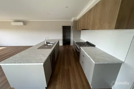 Property photo of 11 Waterside Drive Traralgon VIC 3844