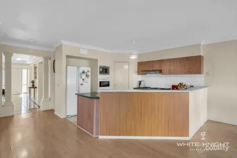 Property photo of 15 Vince Stella Close Cairnlea VIC 3023