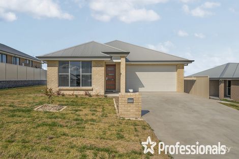 63 Newlands Cres, Kelso, NSW 2795