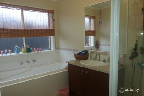 Property photo of 8 Desert Gum Terrace Manor Lakes VIC 3024