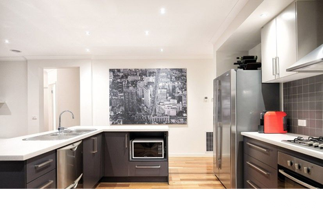 Property photo of 35 Thorngrove Avenue Craigieburn VIC 3064
