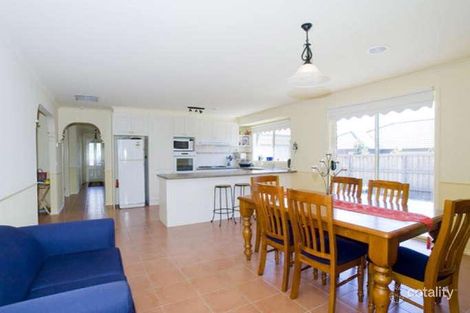 Property photo of 8 Mathoura Court Berwick VIC 3806