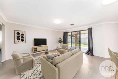 Property photo of 4 Tahara Crescent Estella NSW 2650