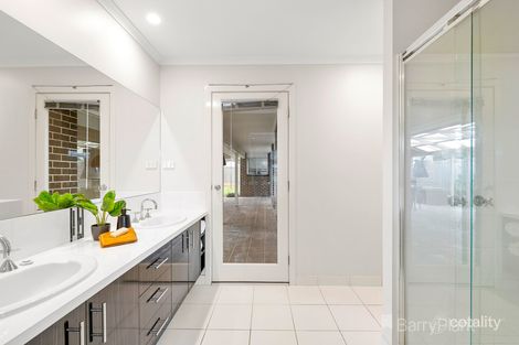 Property photo of 11 Aquitane Drive Cranbourne East VIC 3977