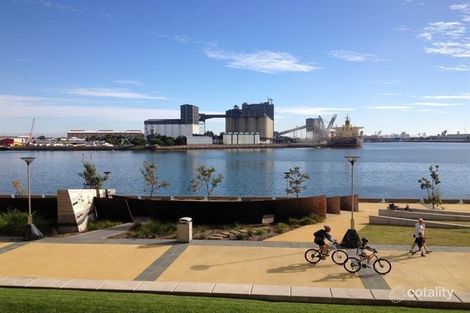 17 Honeysuckle Dr, Newcastle, NSW 2300