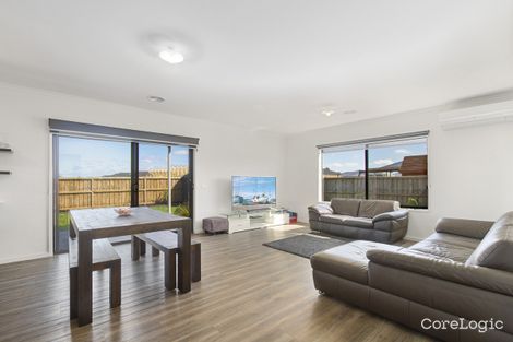 Property photo of 10 Surkitt Boulevard Sale VIC 3850