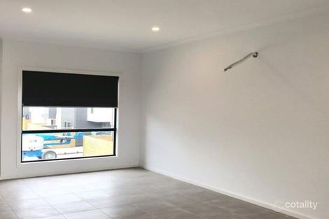 Property photo of 17 Nugget Way Cranbourne East VIC 3977