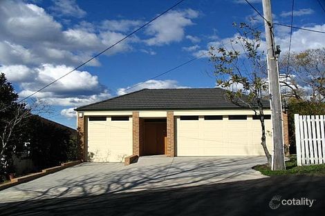 16 Broadwater St, Point Clare, NSW 2250