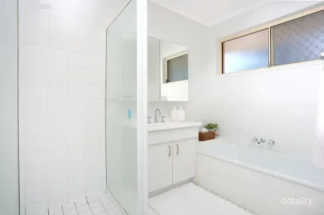 Property photo of 1/12 Robin Joy Close Labrador QLD 4215
