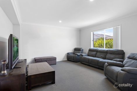 Property photo of 25 Nigella Circuit Hamlyn Terrace NSW 2259