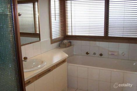 Property photo of 3 Kestrel Place Werribee VIC 3030