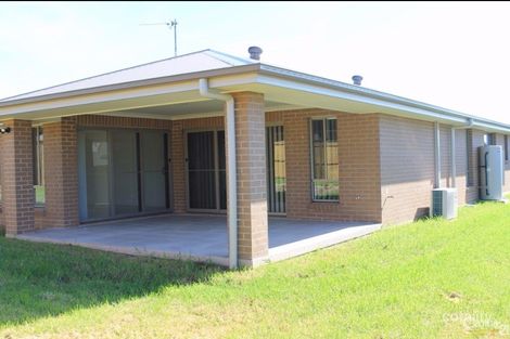 Property photo of 16 Gazelle Crescent Fletcher NSW 2287