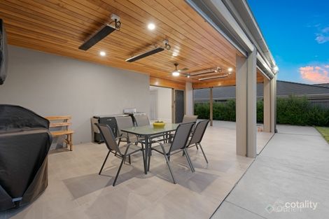 38 Oakview Bvd, Narre Warren North, VIC 3804