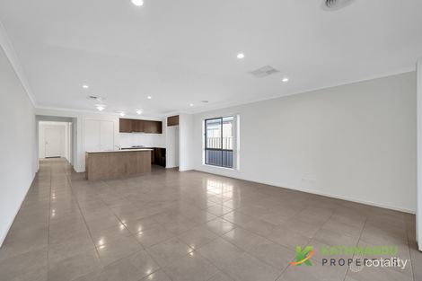 Property photo of 27 Larneuk Drive Cobblebank VIC 3338