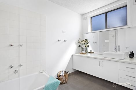Property photo of 2/6 Wattle Drive Watsonia VIC 3087