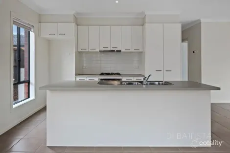 Property photo of 24 Halycon Bend Beveridge VIC 3753