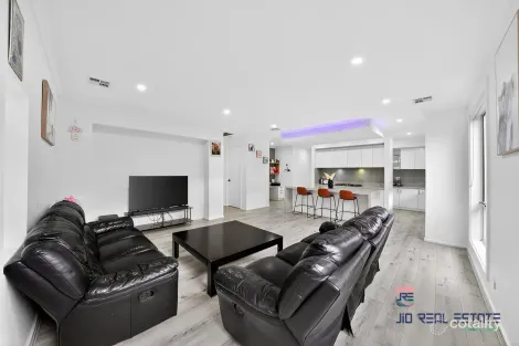 Property photo of 44 Embleton Chase Weir Views VIC 3338