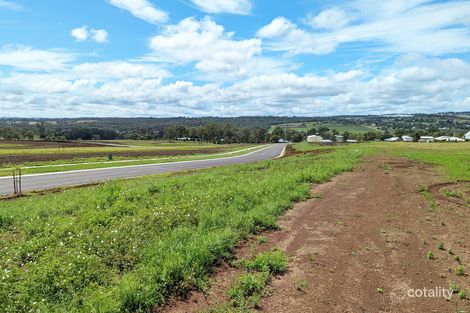 Property photo of 2 Daintree Crescent Meringandan West QLD 4352