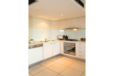 Property photo of 8/147-153 Lambert Street Kangaroo Point QLD 4169